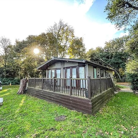 Pet Friendly, Luxury Lodge With Decking In Suffolk Near The Beach Ref 32108A Lowestoft Exterior foto