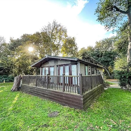 Pet Friendly, Luxury Lodge With Decking In Suffolk Near The Beach Ref 32108A Lowestoft Exterior foto