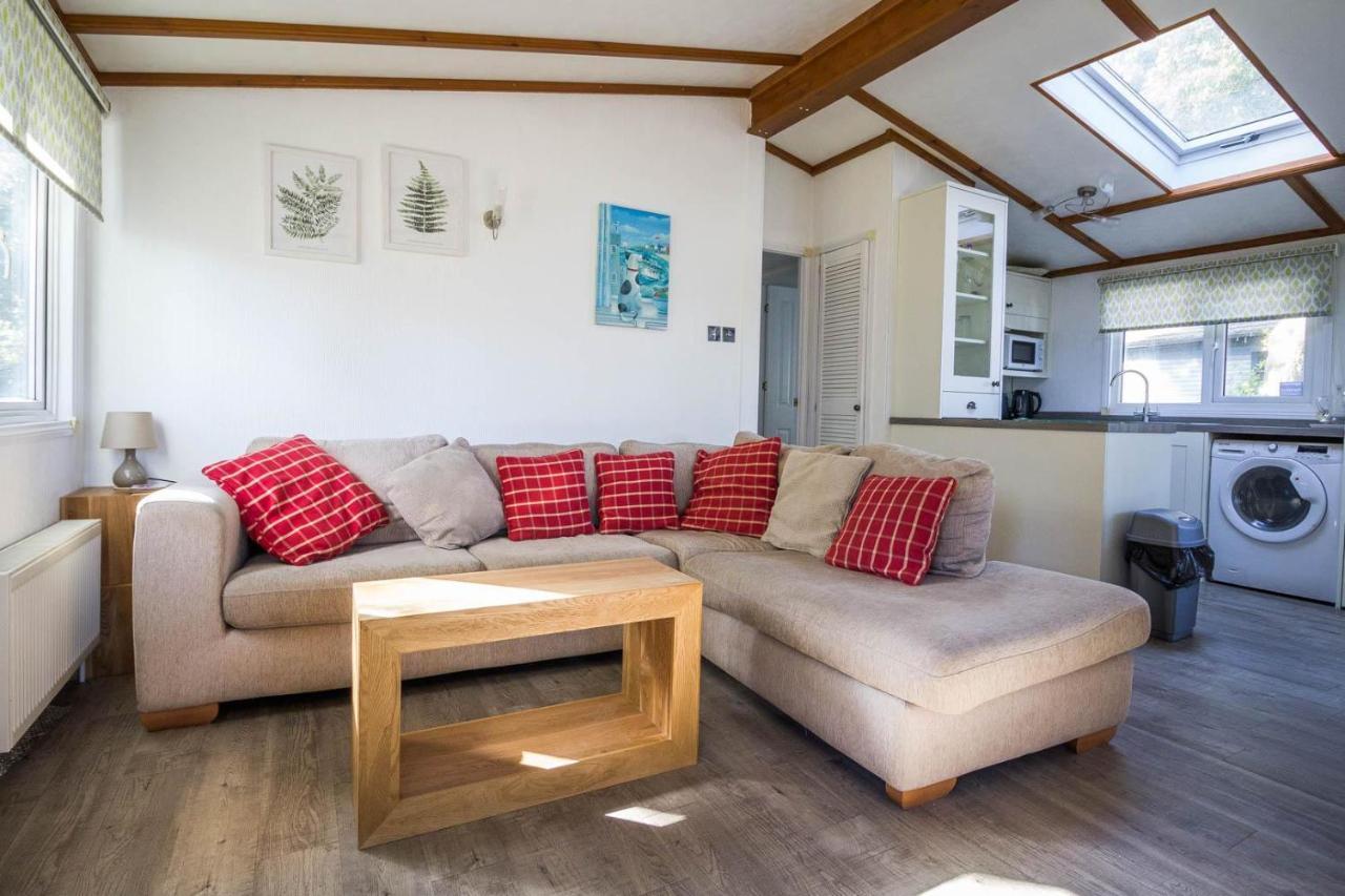 Pet Friendly, Luxury Lodge With Decking In Suffolk Near The Beach Ref 32108A Lowestoft Exterior foto