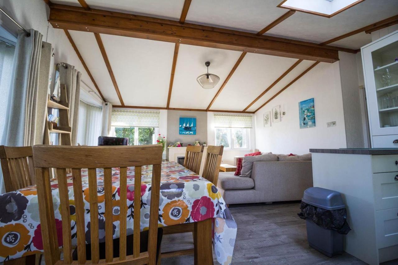 Pet Friendly, Luxury Lodge With Decking In Suffolk Near The Beach Ref 32108A Lowestoft Exterior foto