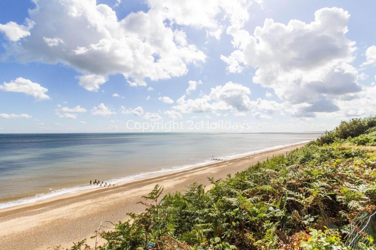 Pet Friendly, Luxury Lodge With Decking In Suffolk Near The Beach Ref 32108A Lowestoft Exterior foto