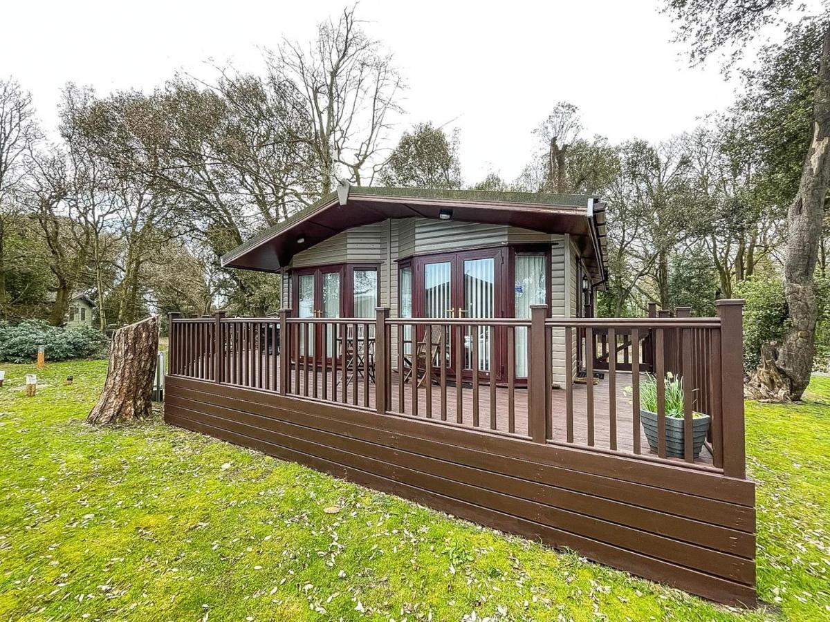 Pet Friendly, Luxury Lodge With Decking In Suffolk Near The Beach Ref 32108A Lowestoft Exterior foto