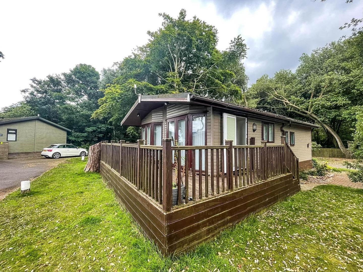 Pet Friendly, Luxury Lodge With Decking In Suffolk Near The Beach Ref 32108A Lowestoft Exterior foto