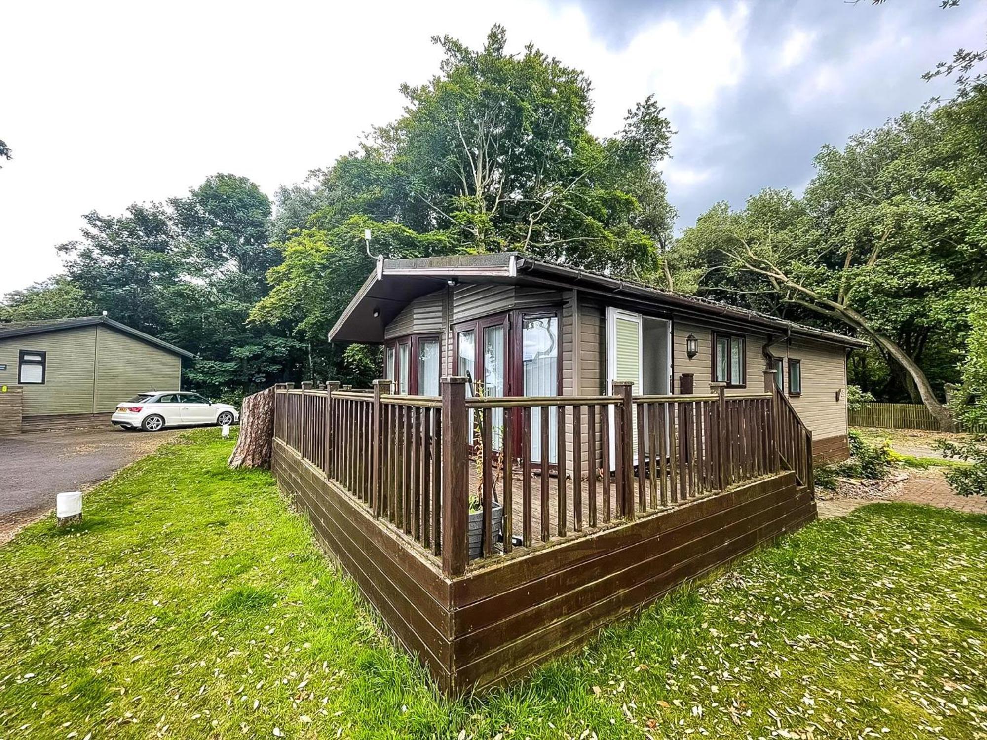 Pet Friendly, Luxury Lodge With Decking In Suffolk Near The Beach Ref 32108A Lowestoft Exterior foto