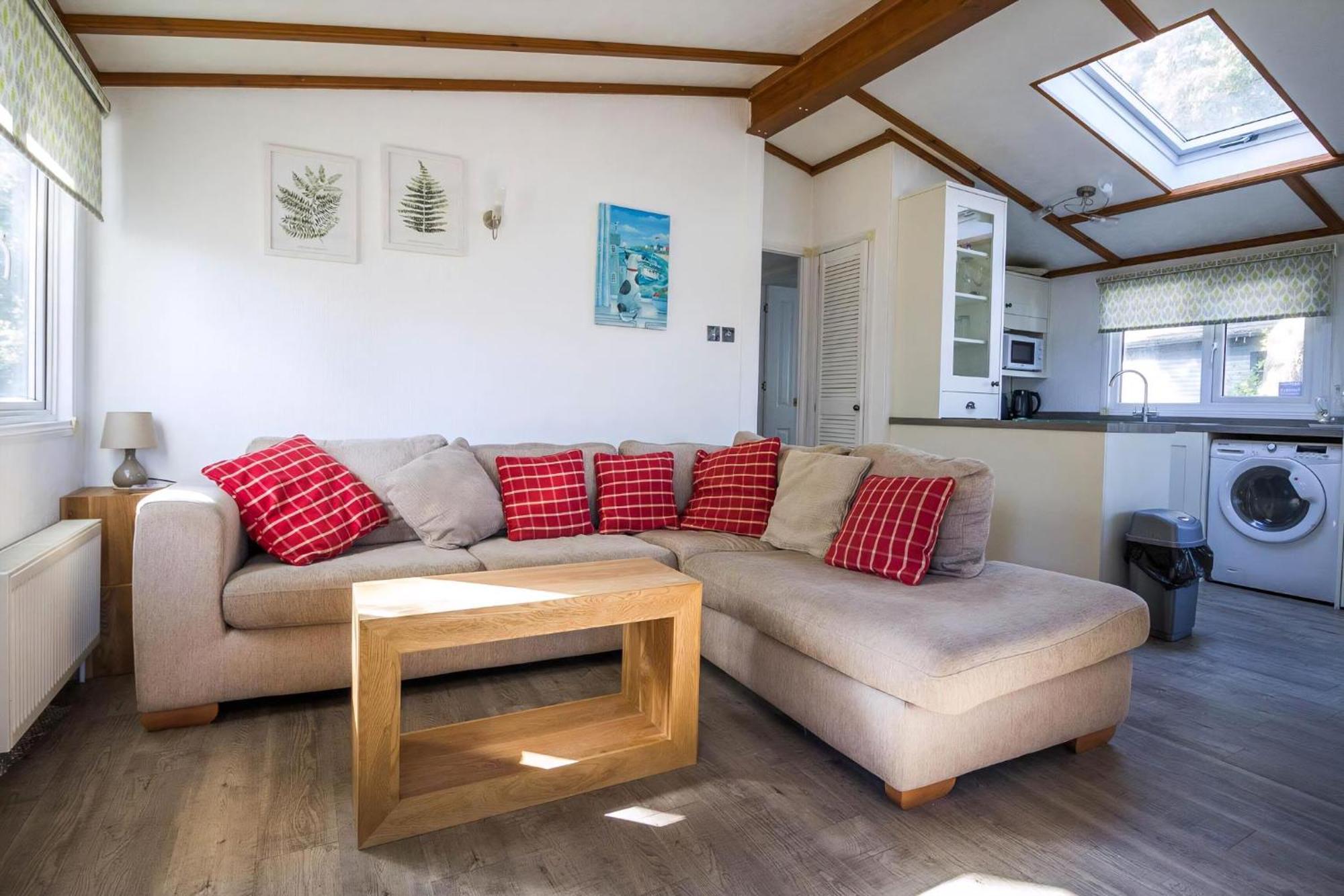 Pet Friendly, Luxury Lodge With Decking In Suffolk Near The Beach Ref 32108A Lowestoft Exterior foto