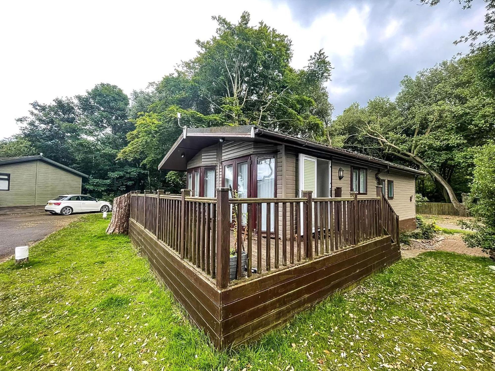 Pet Friendly, Luxury Lodge With Decking In Suffolk Near The Beach Ref 32108A Lowestoft Exterior foto