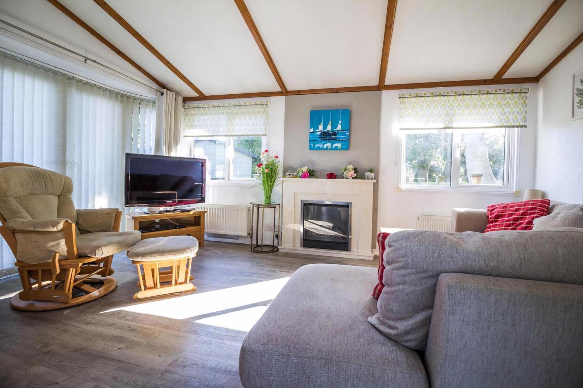 Pet Friendly, Luxury Lodge With Decking In Suffolk Near The Beach Ref 32108A Lowestoft Exterior foto