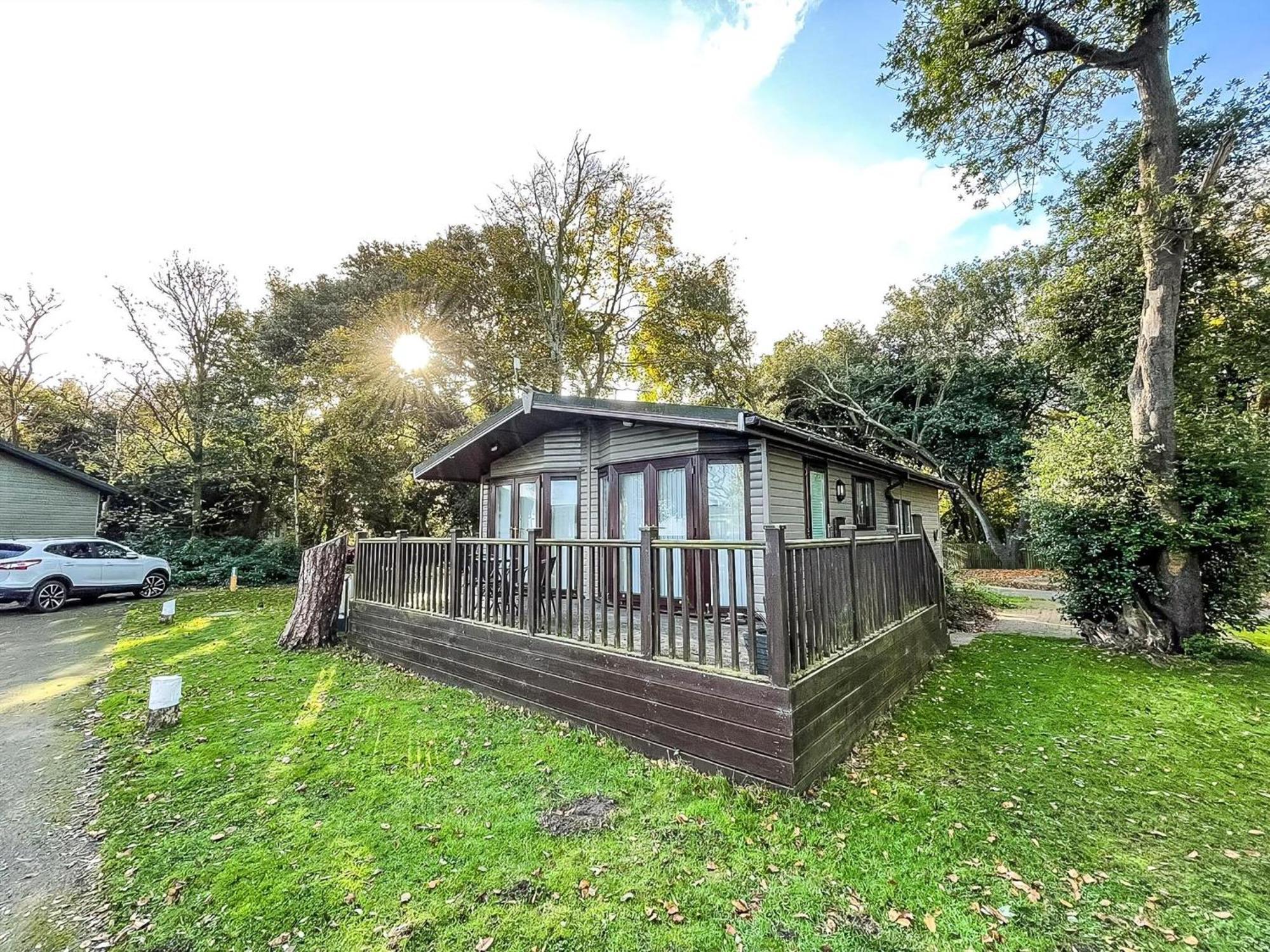 Pet Friendly, Luxury Lodge With Decking In Suffolk Near The Beach Ref 32108A Lowestoft Exterior foto