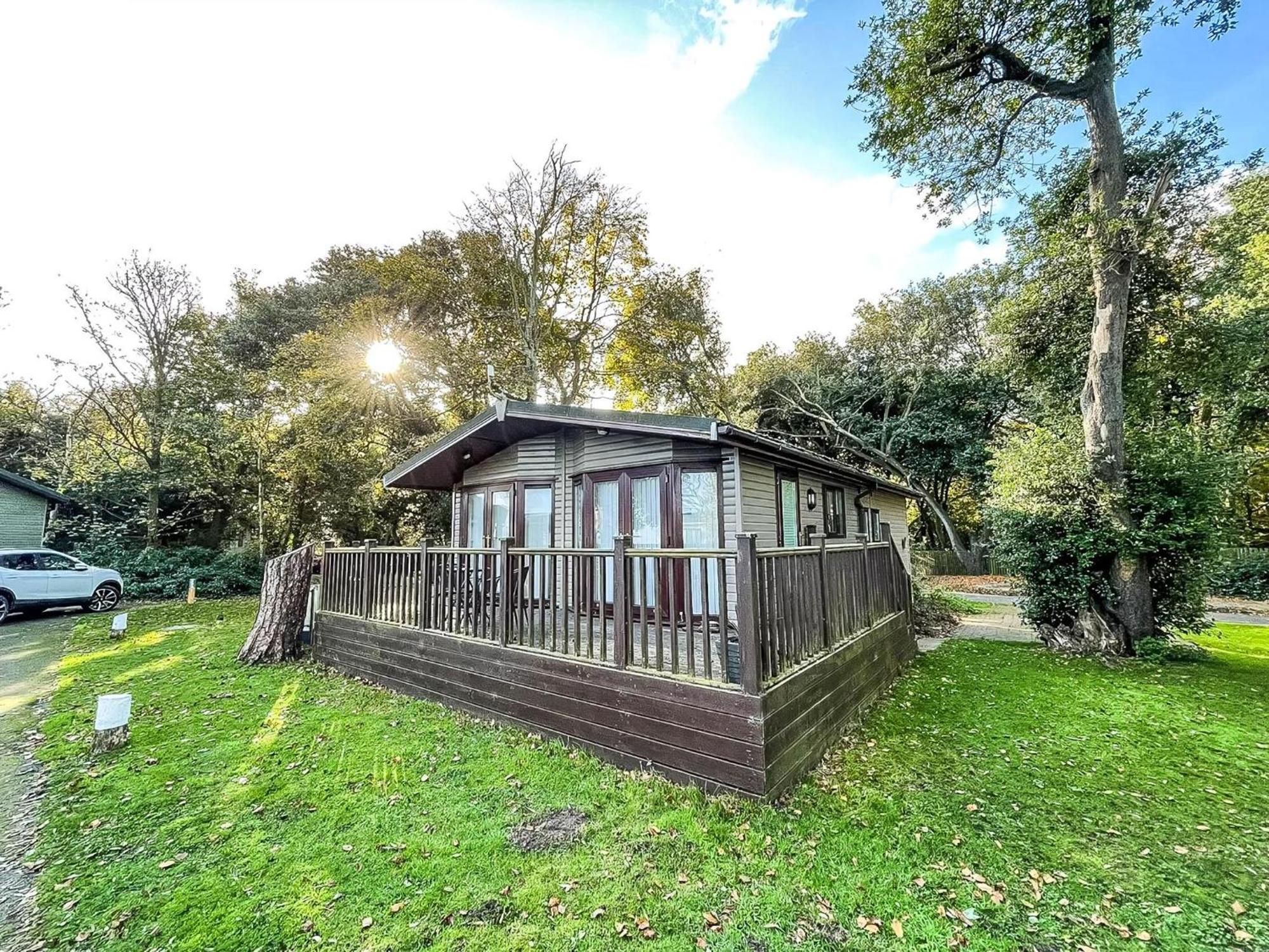 Pet Friendly, Luxury Lodge With Decking In Suffolk Near The Beach Ref 32108A Lowestoft Exterior foto